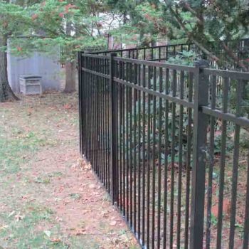 aluminum-fence-back-yard