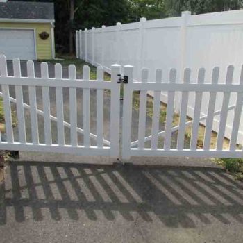 white-vinyl-driveway-gate