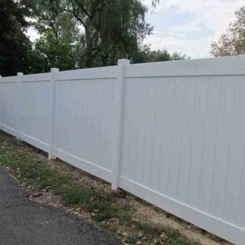 white-vinyl-privacy-fence