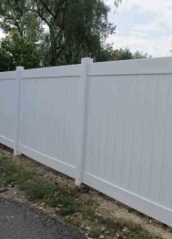 white-vinyl-privacy-fence
